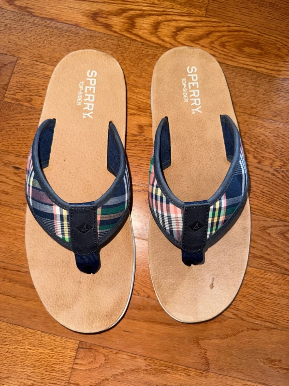 Sperry Men’s Plaid Strap Flip Flops in Tan, Navy, Green, Pink - Picture 6 of 6